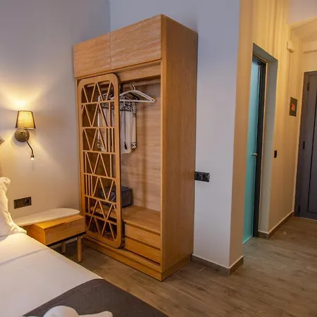 Thea Comfy Living 4*